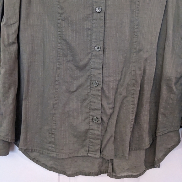 CHICO'S Lightweight Roll Tab Long Sleeve Button Down Shirt - Picture 3 of 10
